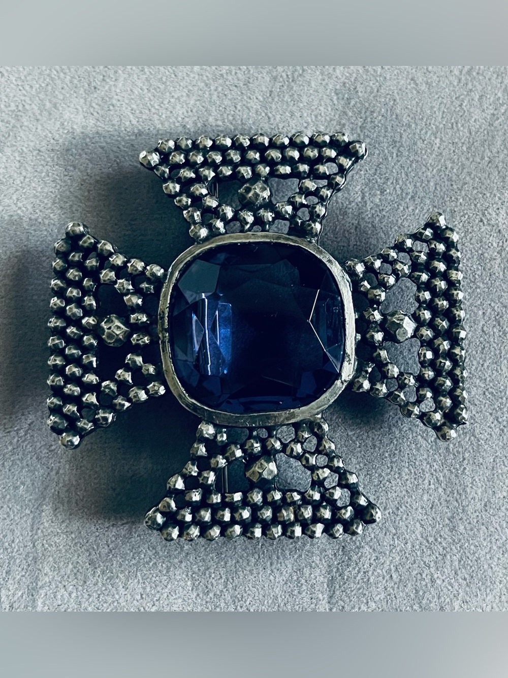 ACCESSOCRAFT N.Y.C. CRUCIFORM BROOCH WITH BLUE-PURPLE STONE /COLLECTIBLE / RARE